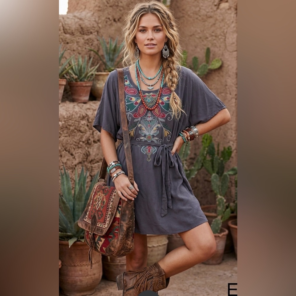 Flying tomato Cherise Embroidered Gray Women's Top m/L boho summer floral hippie